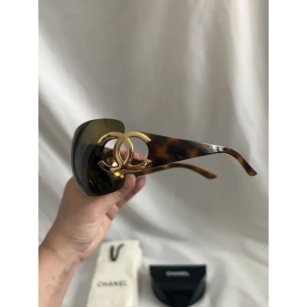 Vintage Chanel Brown Oversized Shield Sunglasses Y2K Interlocking CC Logo 2000s
